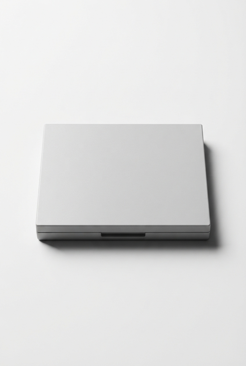 Minimal outdoor eye shadow palette in neutral tones