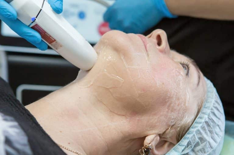 Non-Surgical Facelift Treatments in Brampton for Youthful Skin