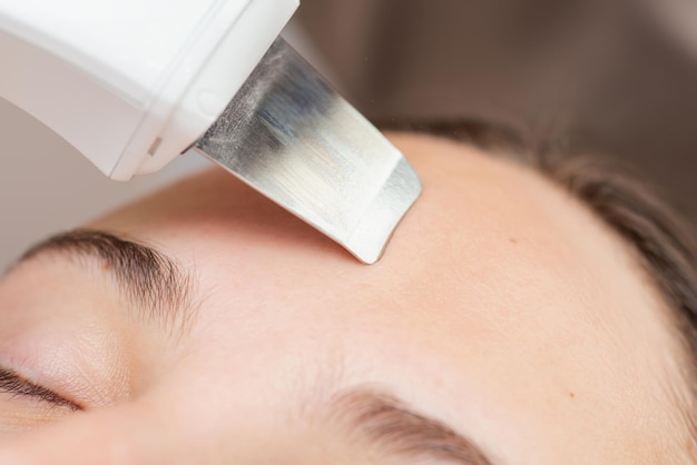 Premium Photo | Close up of ultrasound skin cleaning and facial peeling ...