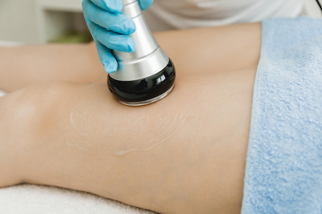 Premium Photo | Cosmetologist performing ultrasonic cavitation ...