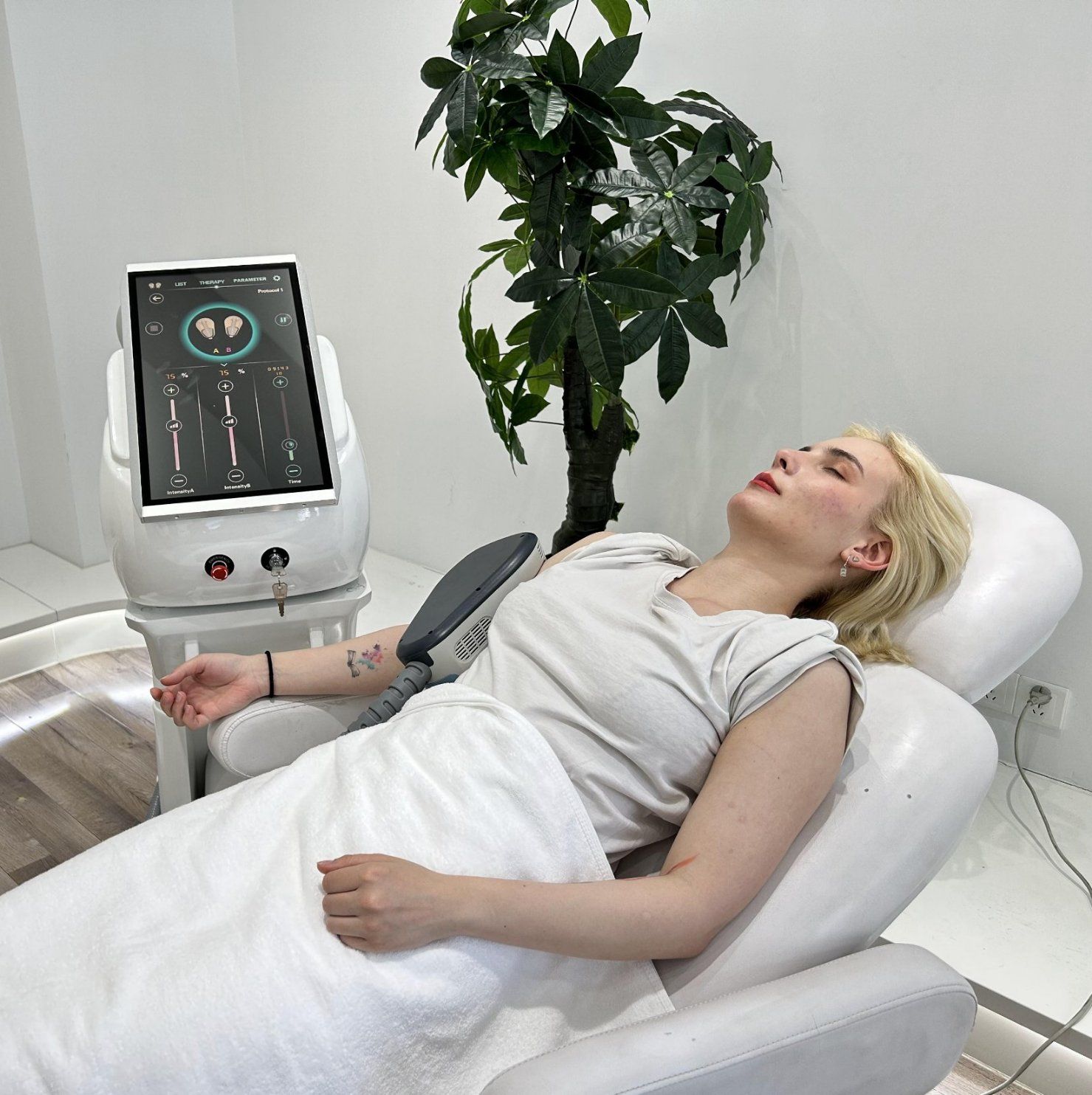 Weifang Km 2023 Electromagnetic EMS +RF Muscle Body Sculpting Machine Building Muscle ...