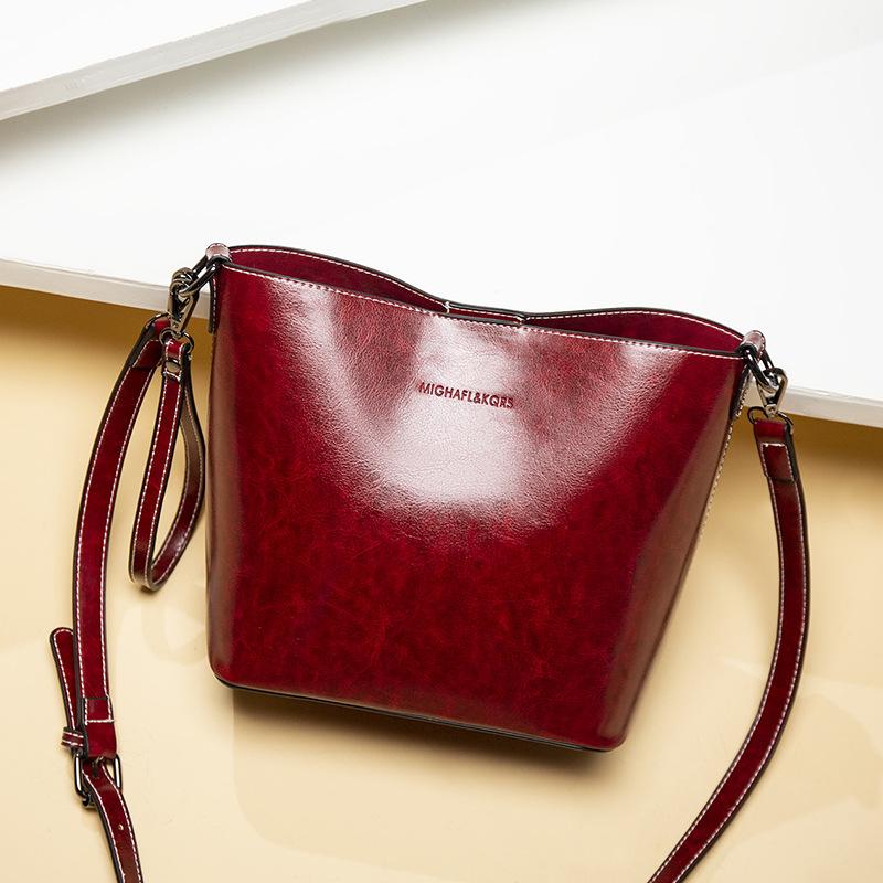 A vintage cross-body, one-shoulder handbag mySite