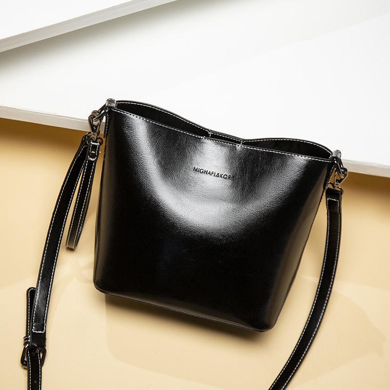 A vintage cross-body, one-shoulder handbag mySite