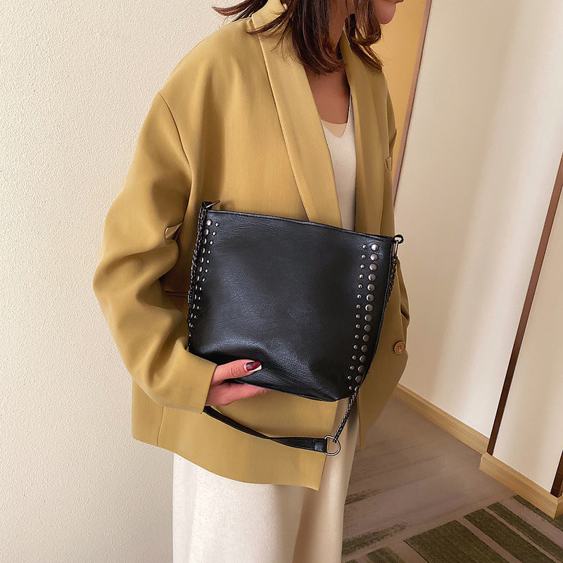Winter new female bag retro style large capacity one-shoulder bucket bag soft leather rivet messenger bag mySite