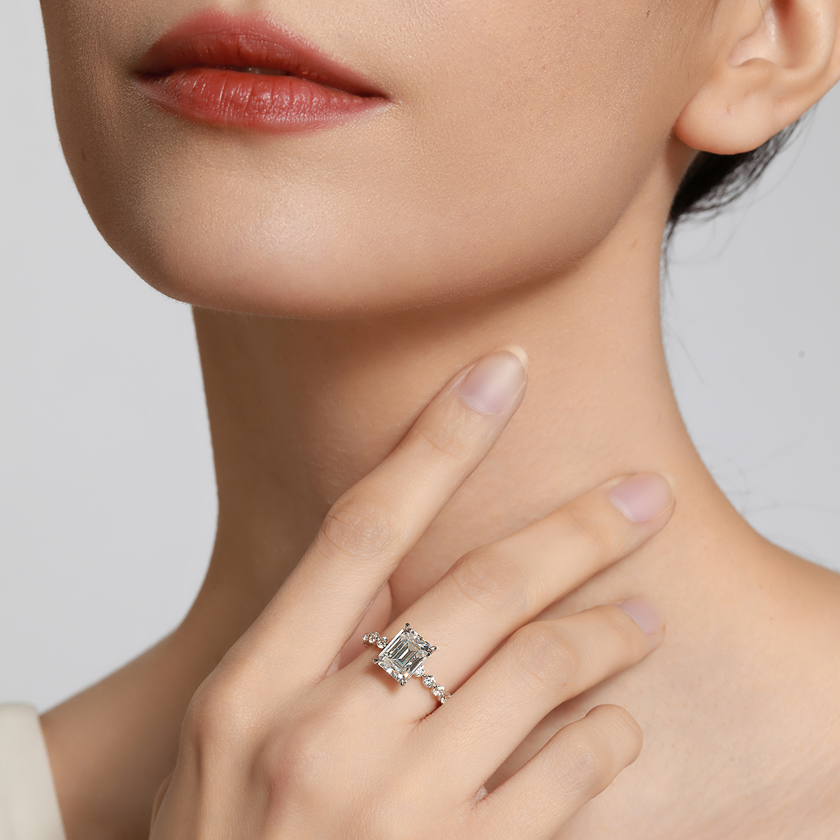 The Emotional Journey: How Diamonds Facilitate Personal Transformation