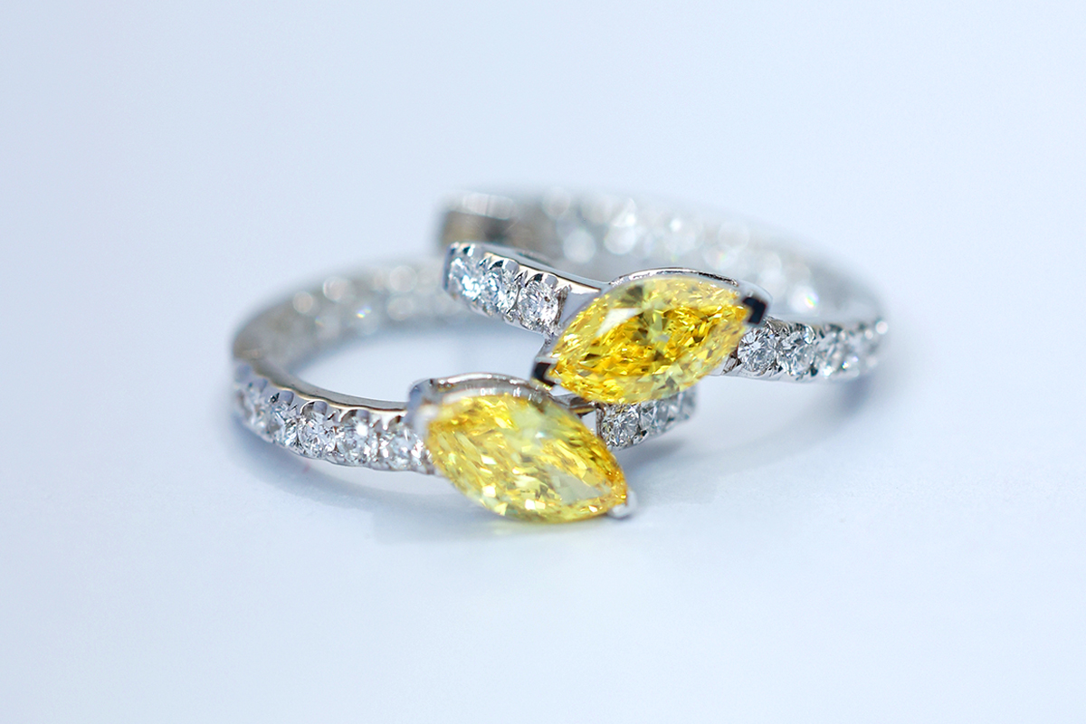 Chic and Sleek: Lightmark Jewelry's Stunning Diamond Hoop Earrings