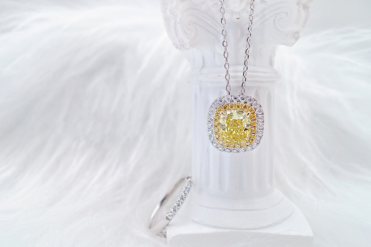 Choosing the Right Necklace Style