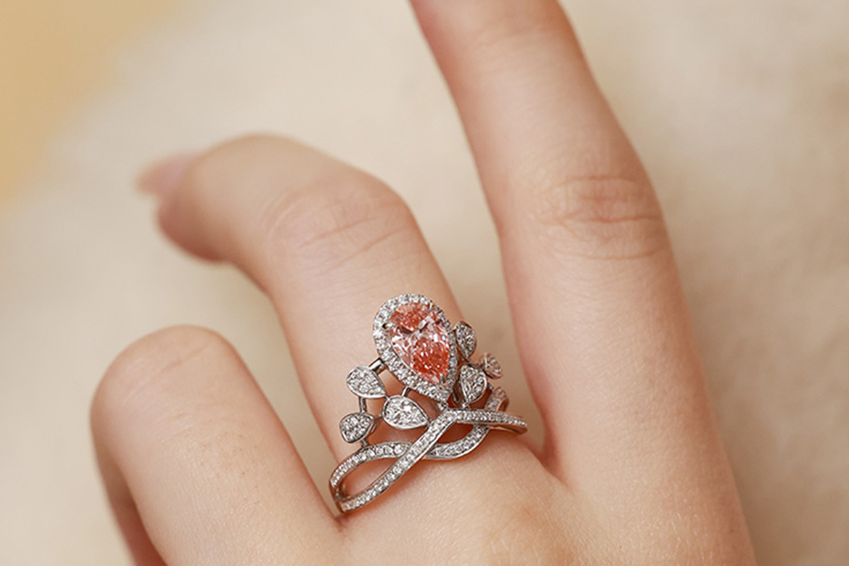 How to Choose the Perfect Anniversary Rings for Milestone Celebrations with Diamonds