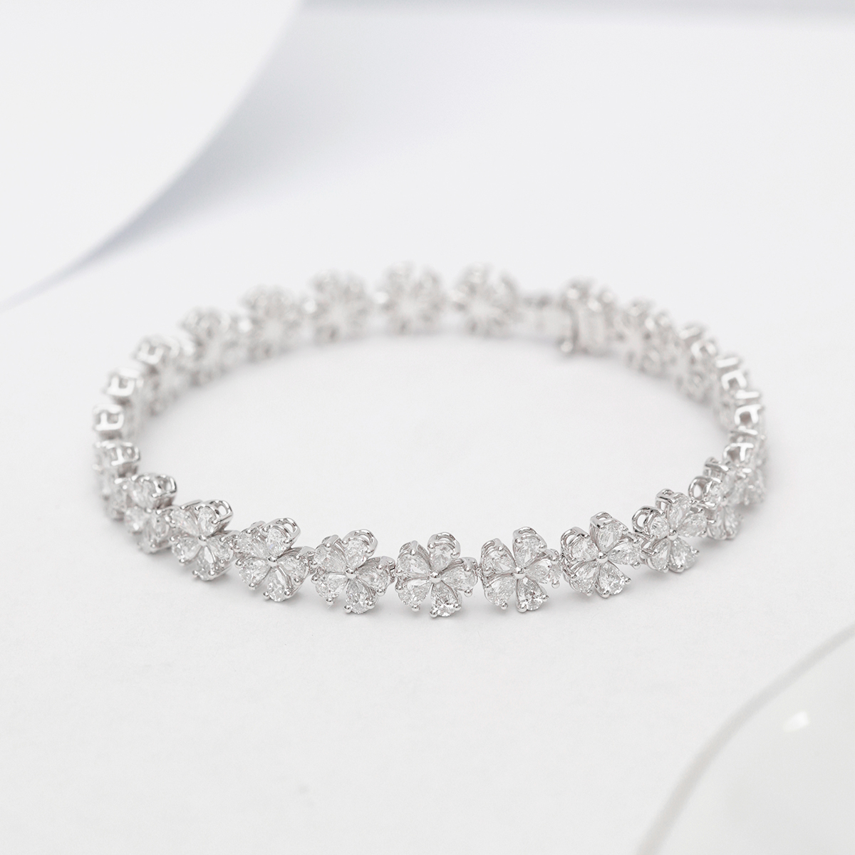The Controversy: Lab-Made Diamonds vs. Natural Diamonds for the New Generation