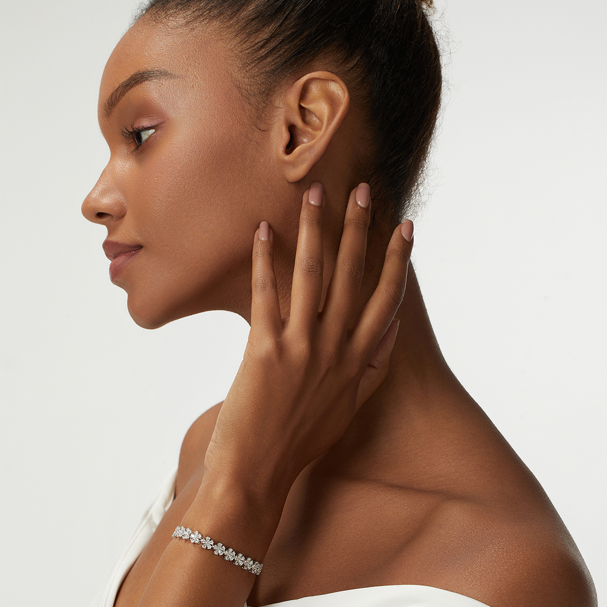 5 Iconic Film Moments with Diamond Bracelets You Can't Miss