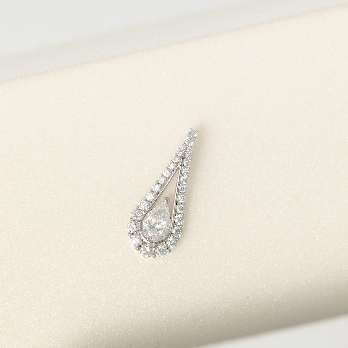 How to Store Your Diamond Necklace Properly