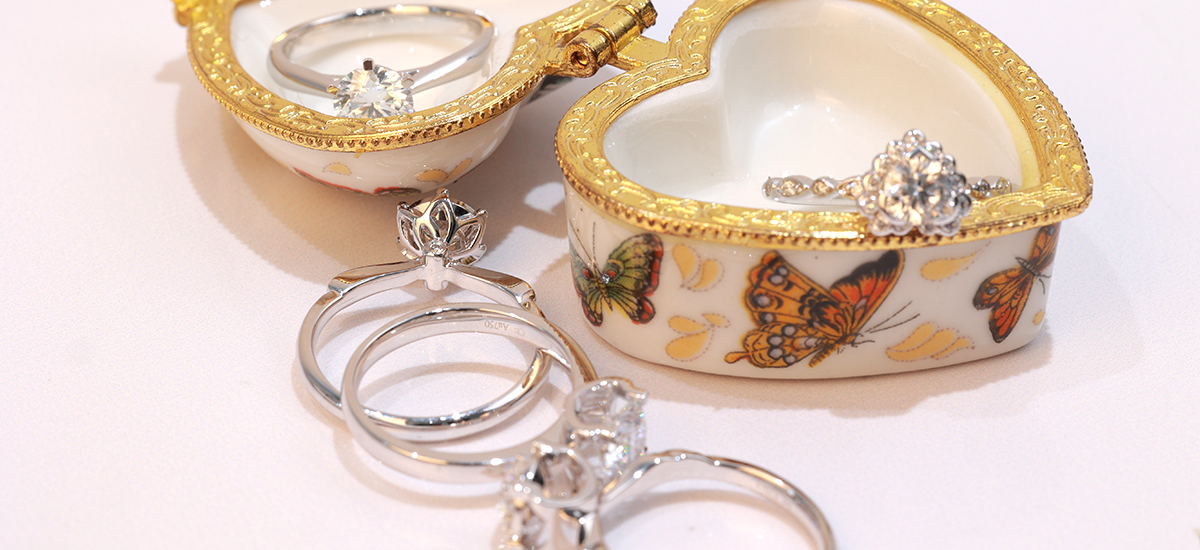 Unlocking Emotions: How Diamond Jewelry Colors Influence Mood