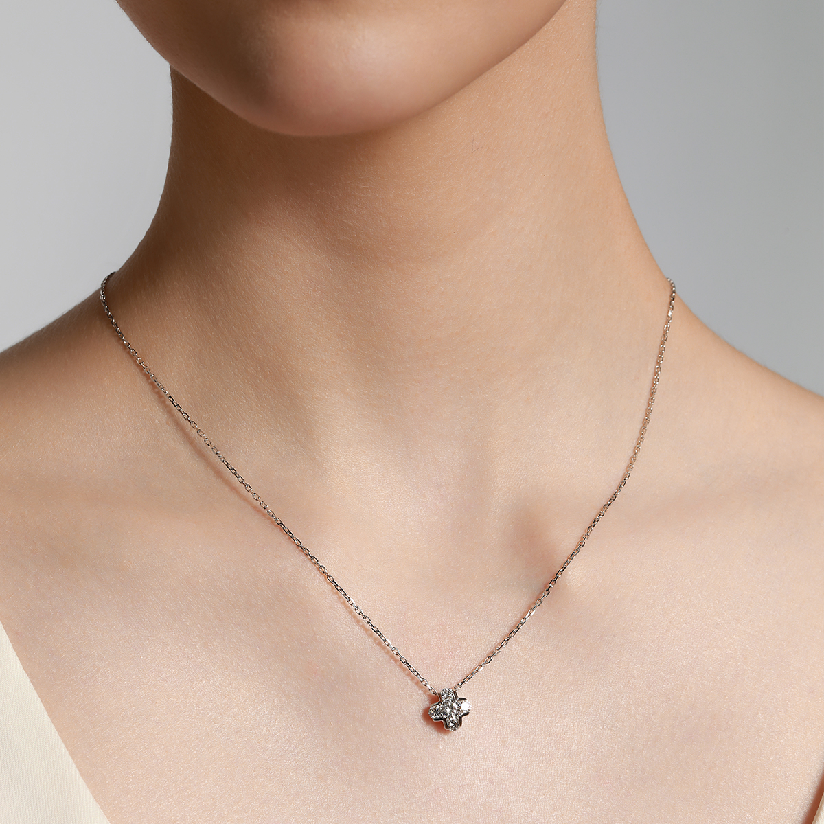 5 Must-Have Diamond Accessories for Glamorous Evenings