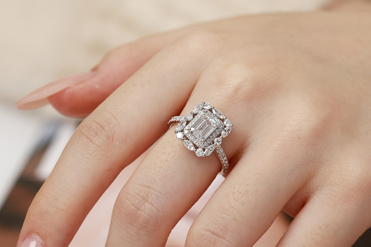 5 Secrets to Mastering Professional Style with Diamond Jewelry