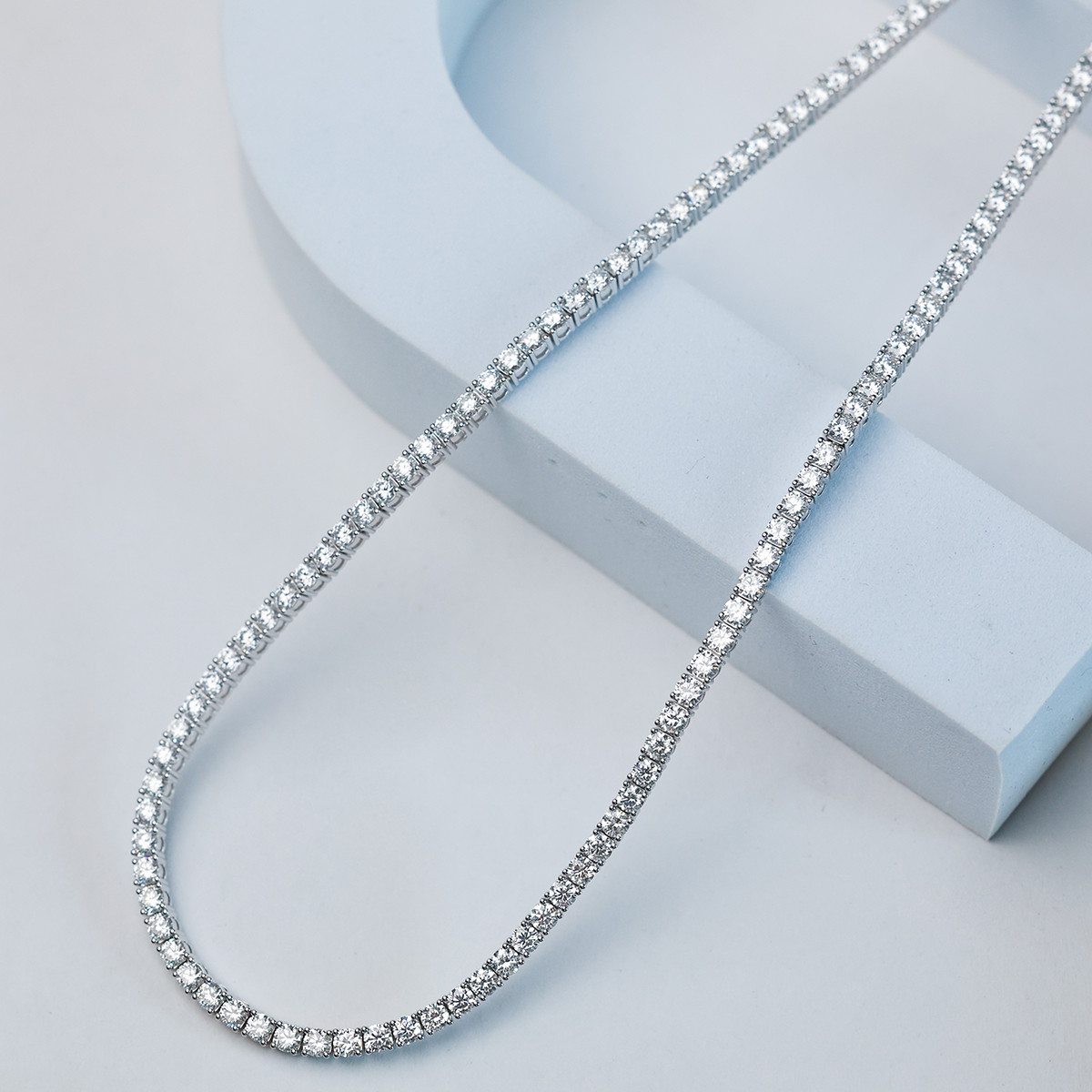 The Ultimate Guide to Choosing the Perfect Diamond Tennis Necklace