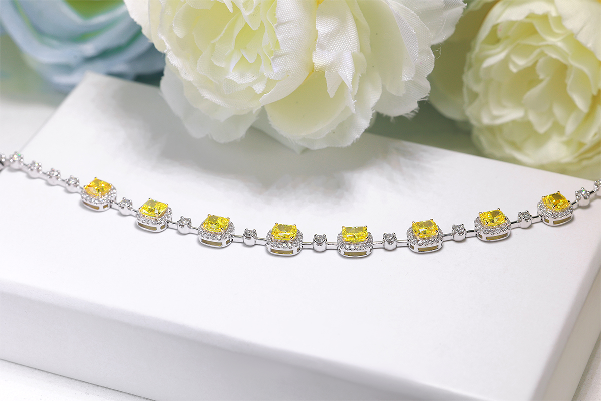 Jetsetter's Guide: Top Diamond Jewelry Picks for Travel