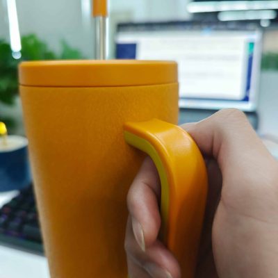 the handle of meoky 40 oz tumbler Meoky 40 oz tumbler with handle blog post image