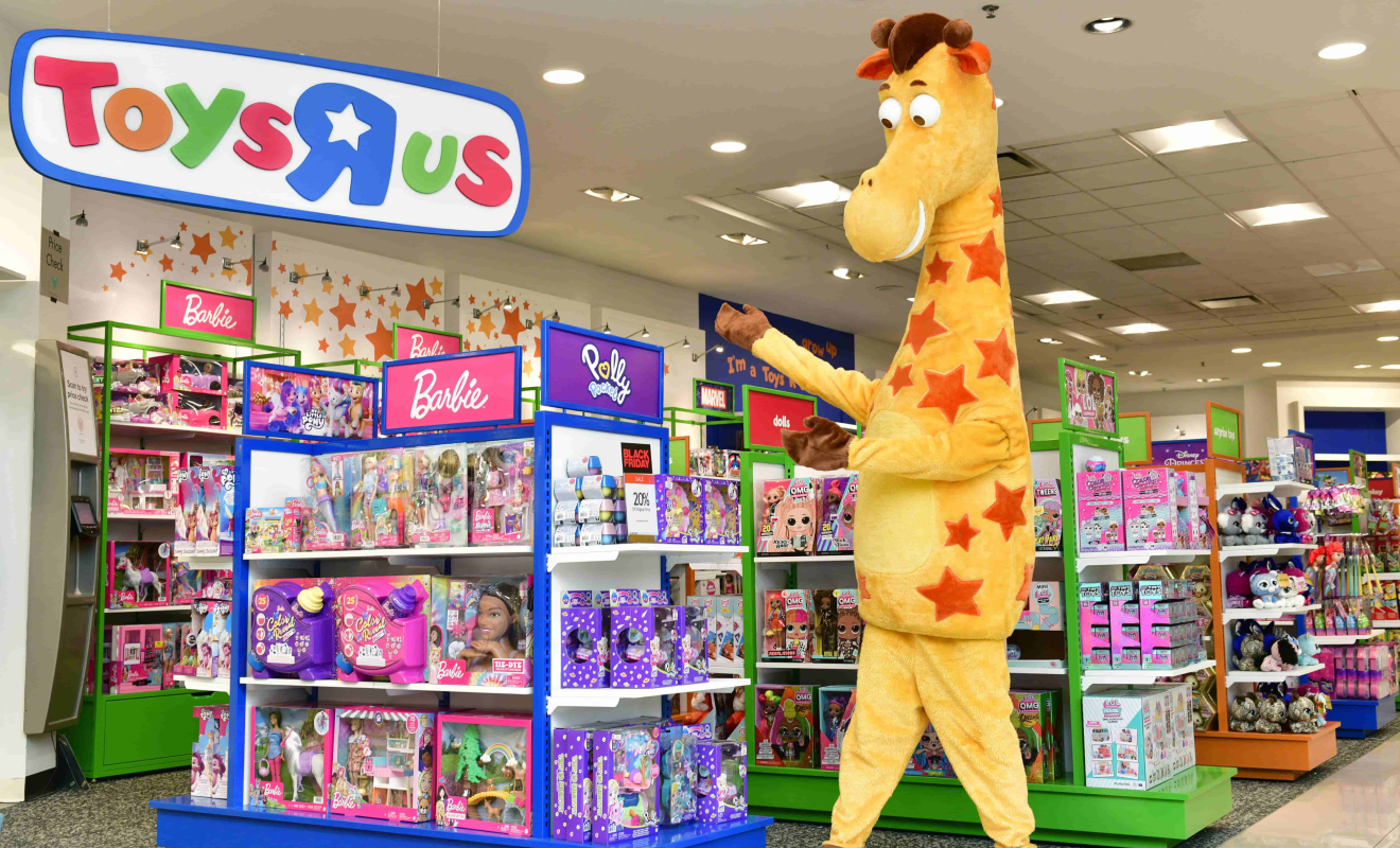Geoffrey the Giraffe at Toys R Us