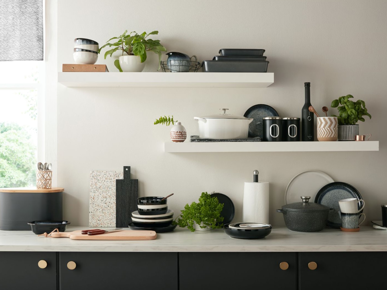 accent colours for black kitchen units