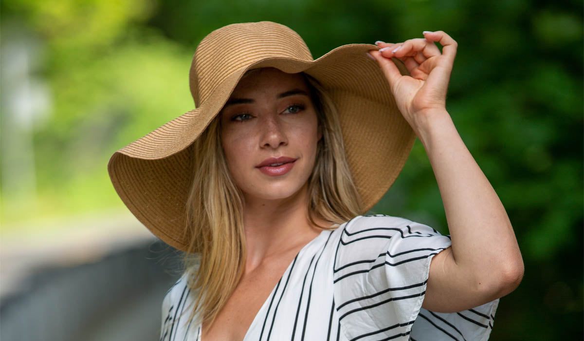 Chapeau type Capeline