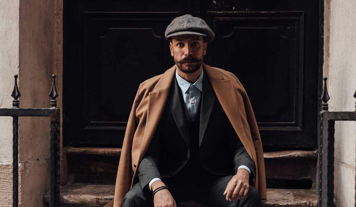 Portrait Homme Portant une Casquette Gavroche 