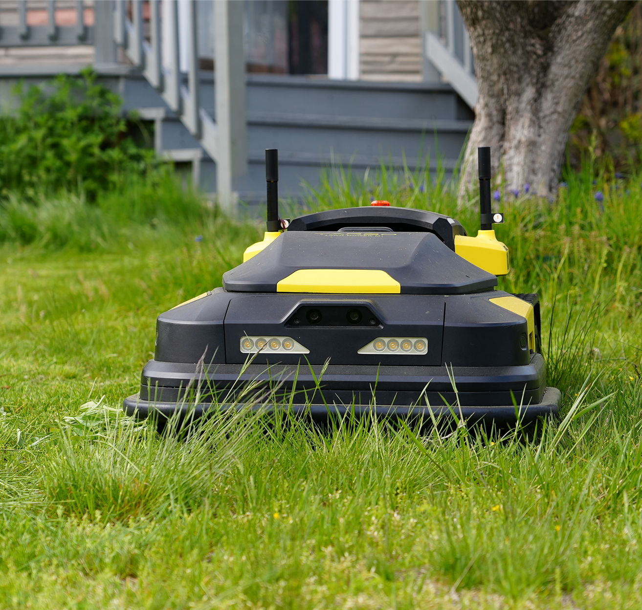 sharp blade cuts cleanly and efficiently