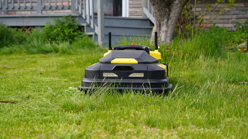 Yarbo Lawn mower cutting long grass 