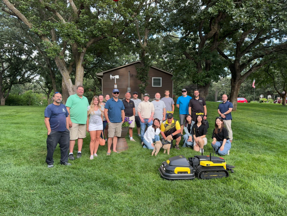Yarbo showcase event group picture