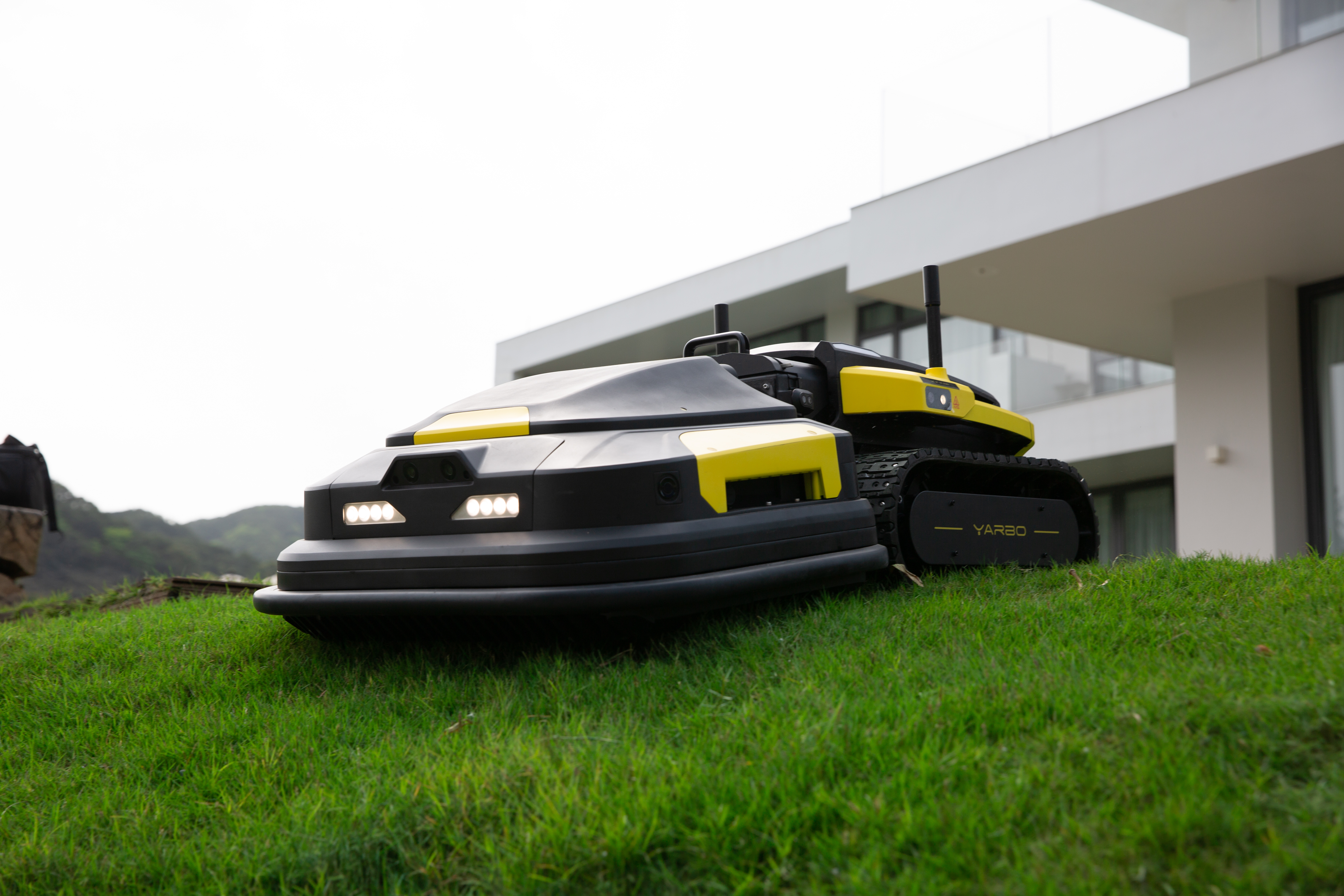 Robot lawn mowers on hills 