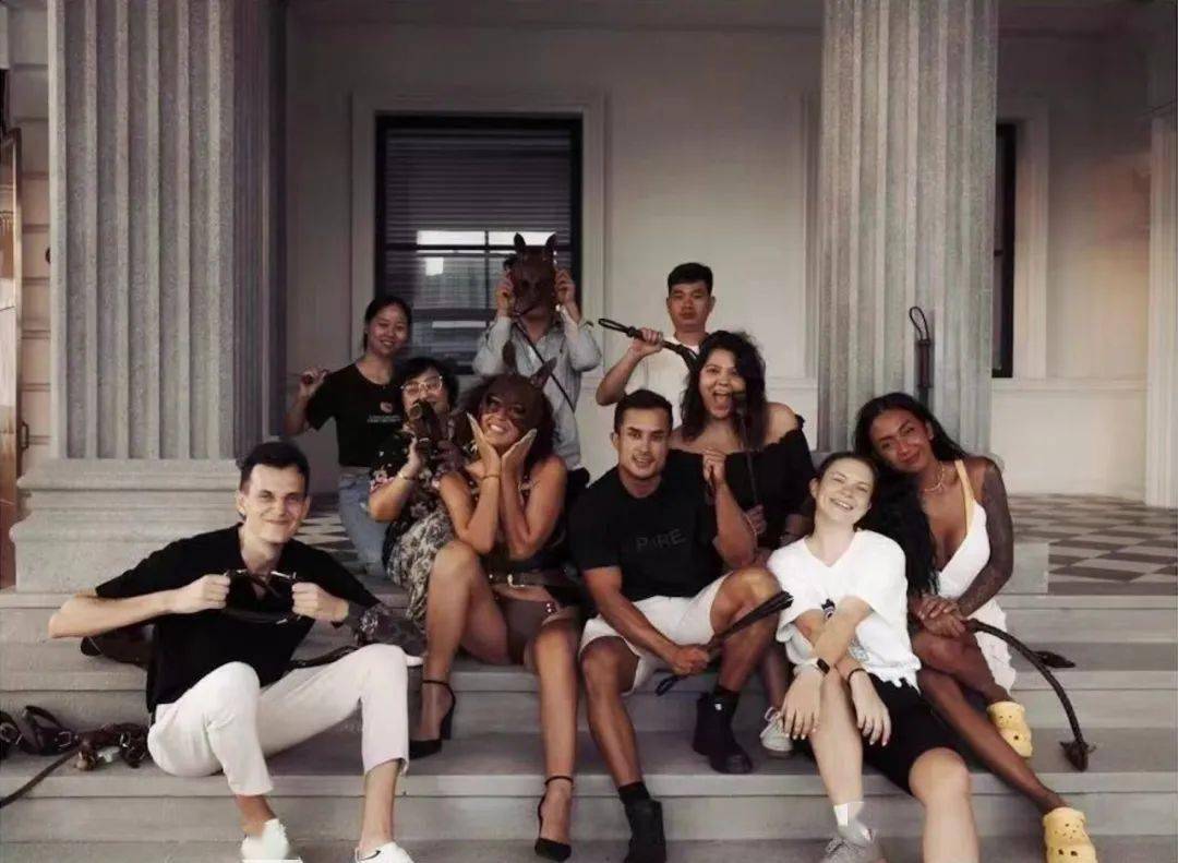 A group photo of Lisa's team and Kinklair's founders.