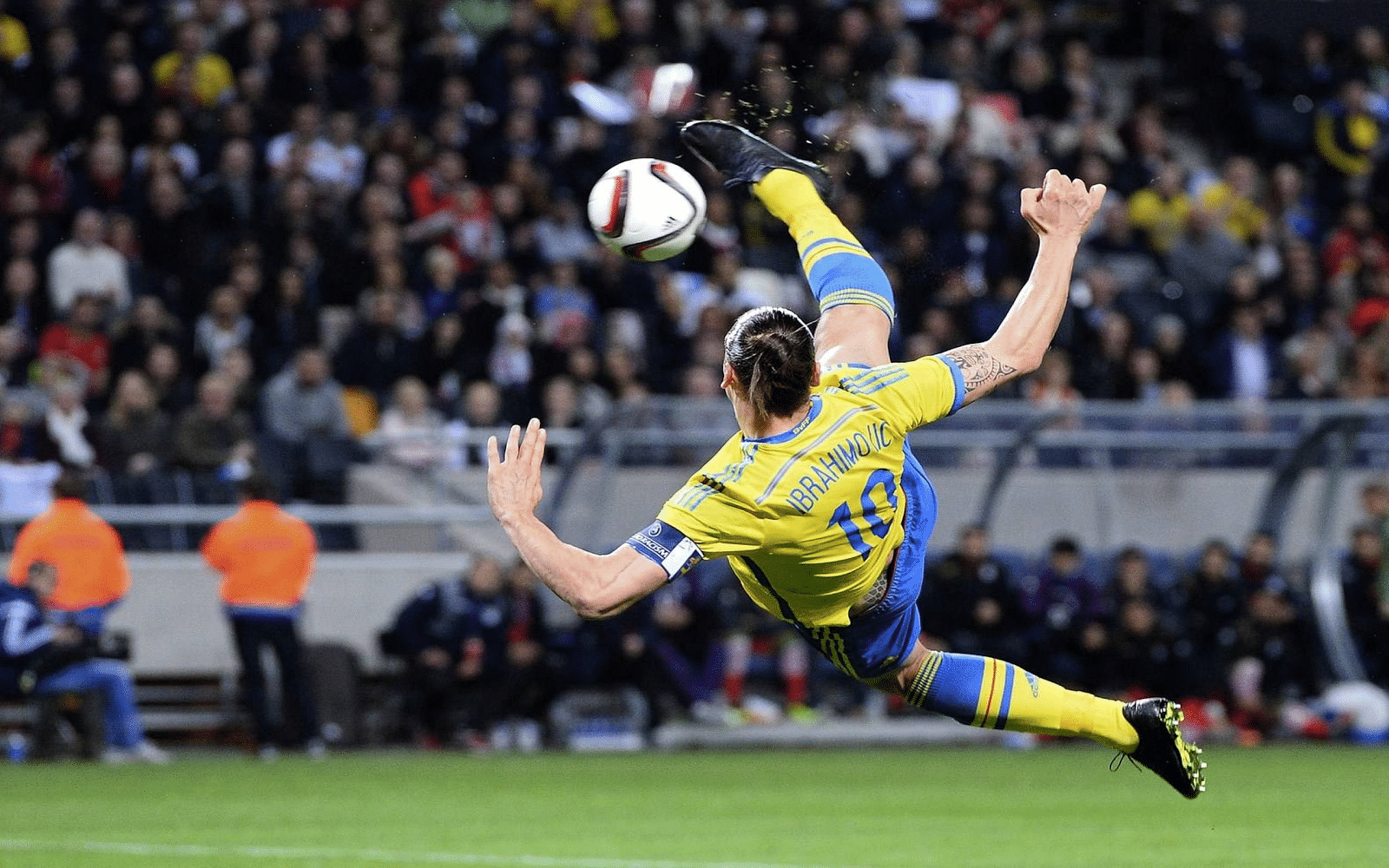 Zlatan Ibrahimovic&rsquo;s Unbelievable Bicycle Kick against England