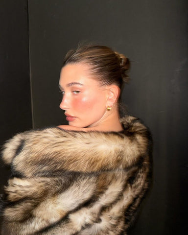 bun fur hailey bieber  middle hair with emijay big sale hair claw clips durable, lightweight, and perfect for thick hair . Ideal for effortless everyday hairstyles.