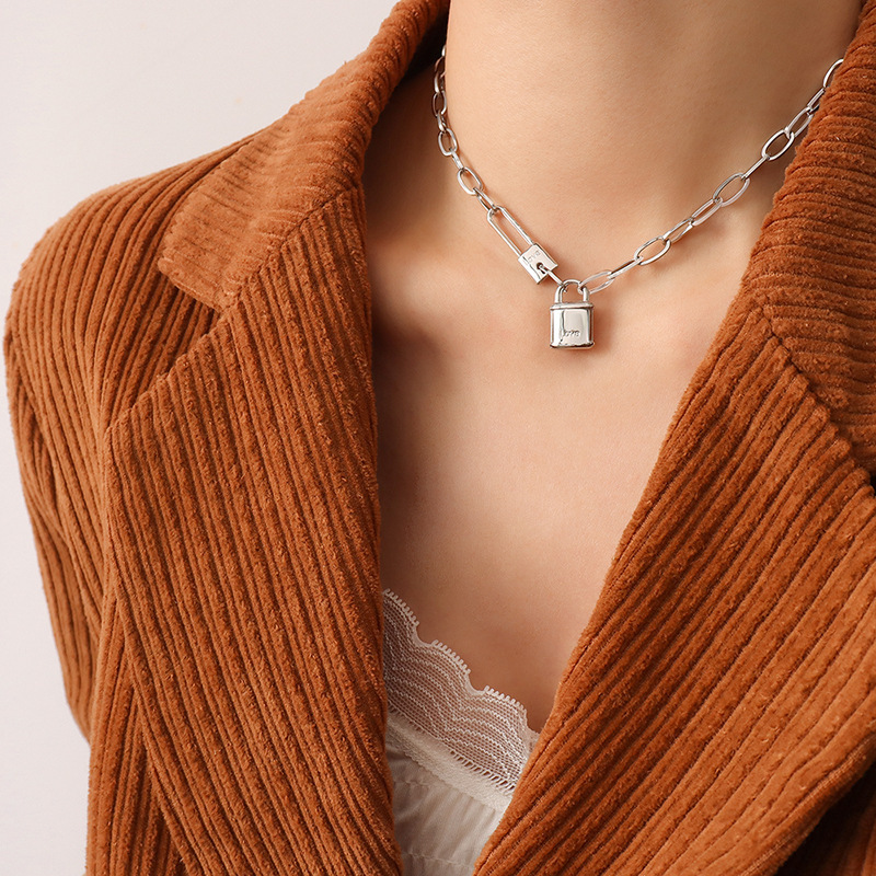 限时促销价-Love Lock Curb Chain Pendant Necklace