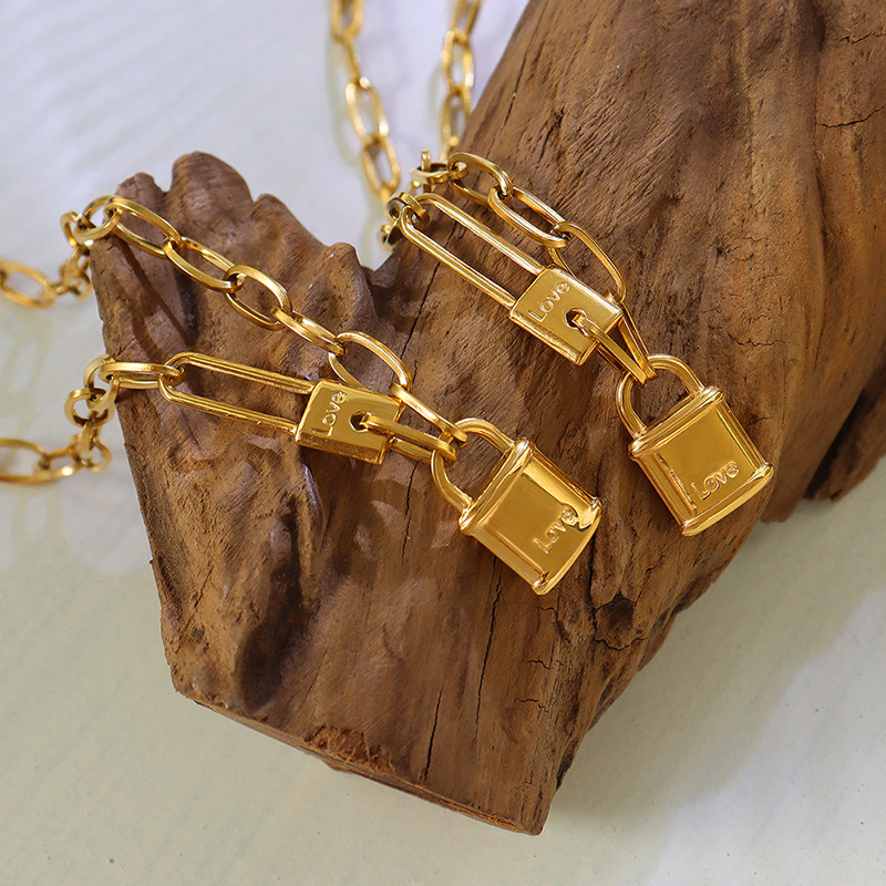 限时促销价-Love Lock Curb Chain Pendant Necklace