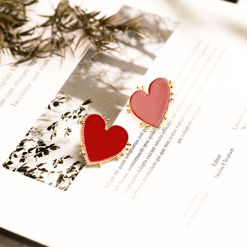 2019 New Design Punk Gold Edge Red Acrylic Heart Stud Earrings For Wom