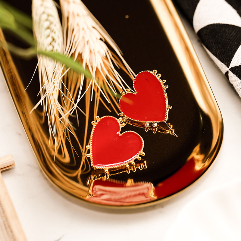 2019 New Design Punk Gold Edge Red Acrylic Heart Stud Earrings For Wom