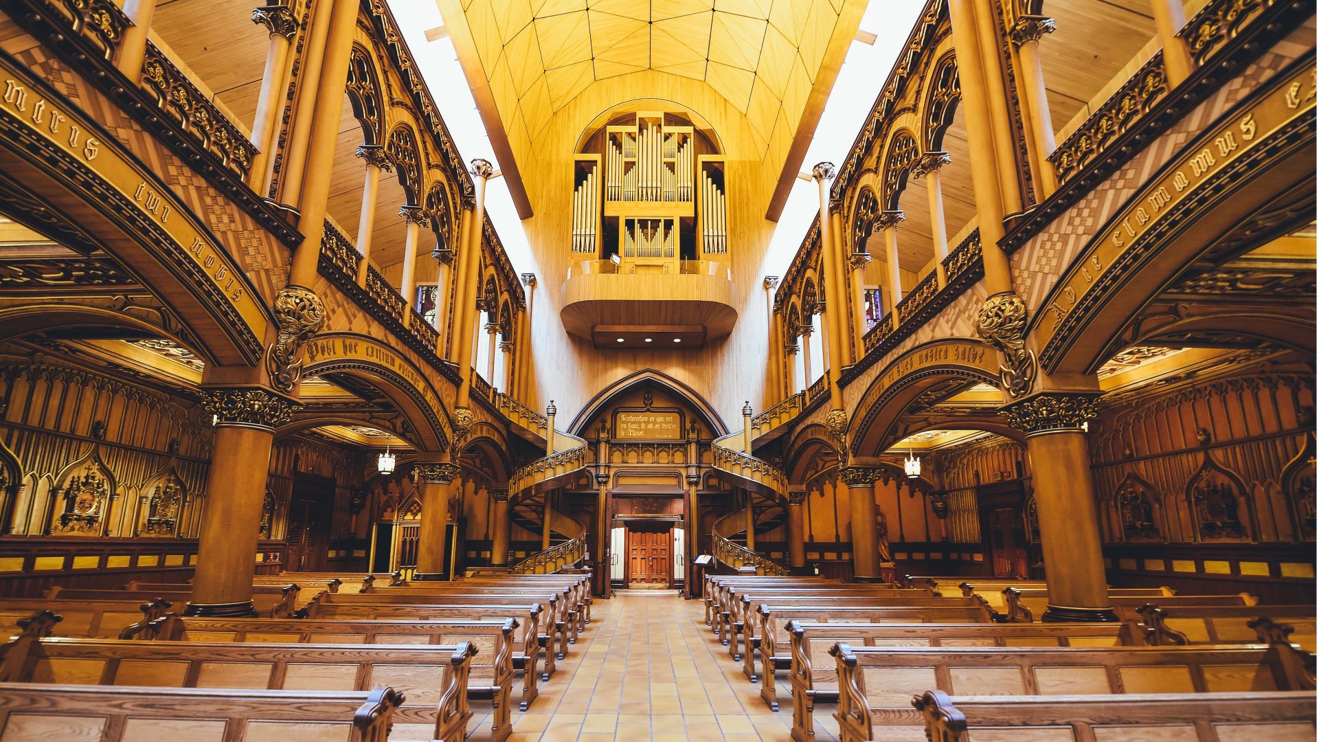 从前的日色变得慢，车，马，邮件都慢，一生只够爱一个人。——木心《从前慢》