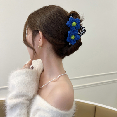 4、B2B商品(阶梯价&按批卖&起批4)&pod商品-------编织花朵毛线抓夹秋冬女毛毛鲨鱼夹大号发夹后脑勺发抓夹子头饰卡