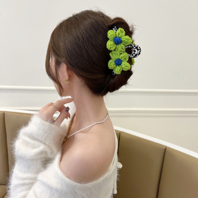 4、B2B商品(阶梯价&按批卖&起批4)&pod商品-------编织花朵毛线抓夹秋冬女毛毛鲨鱼夹大号发夹后脑勺发抓夹子头饰卡