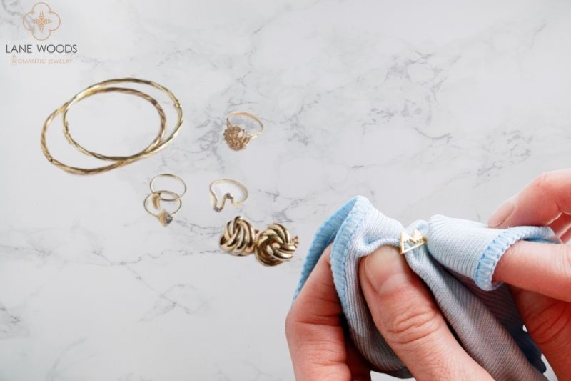 Cleaning gold rings with on sale stones